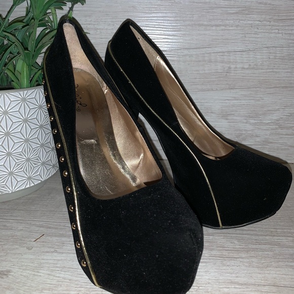 Heels - Picture 2 of 2